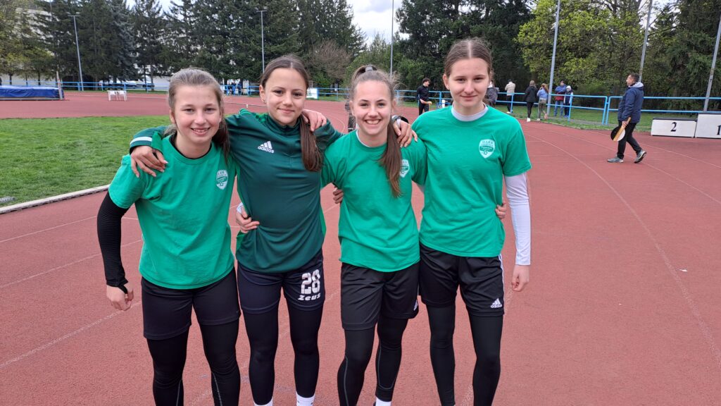 Négy versenyző, egy csapatarany, három egyéni arany- és két ezüstérem