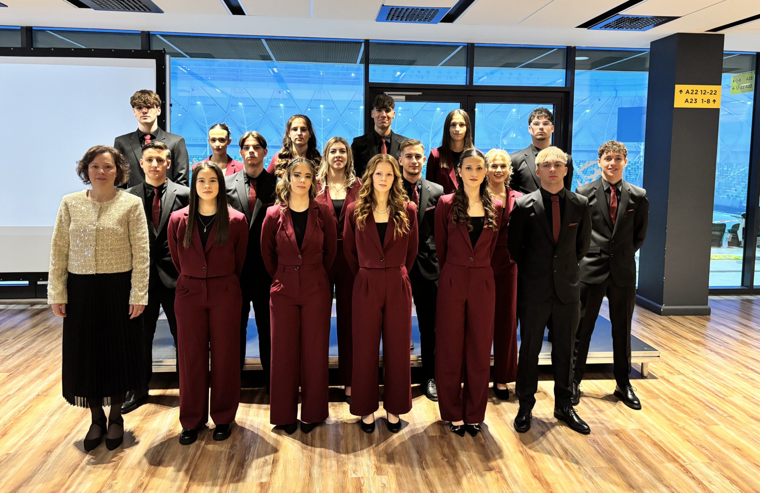 Szalagot kaptak az Illés Akadémia Gimnáziuma végzősei